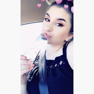 Meet your Posher, Caitlyn